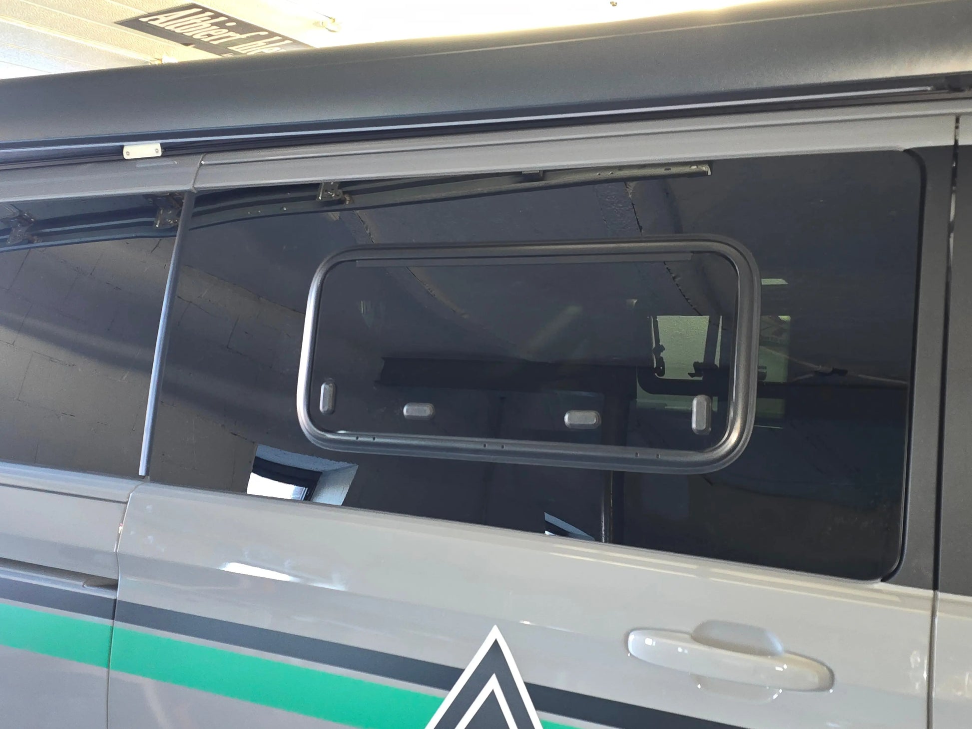 Ausstellfenster Ford Nugget ab 2024 Globus Camper GmbH