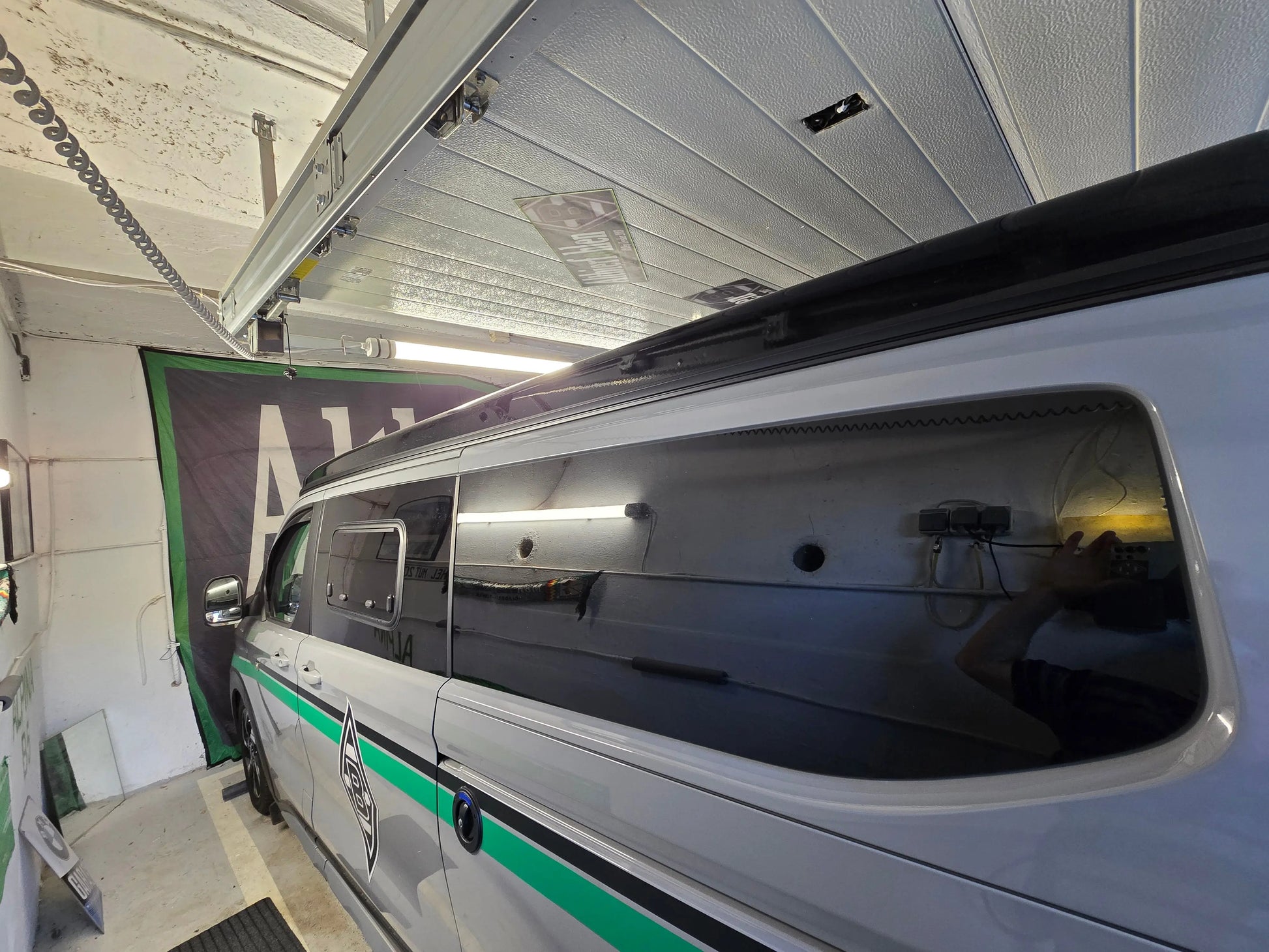 Ausstellfenster Ford Nugget ab 2024 Globus Camper GmbH